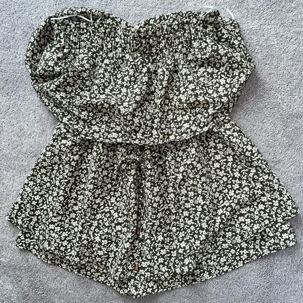 AllieRose Green Ruffle Floral Romper - Picture 5 of 6